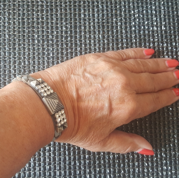 Lia Sophia Crystal Bling Pewter Bracelet S - Picture 3 of 9